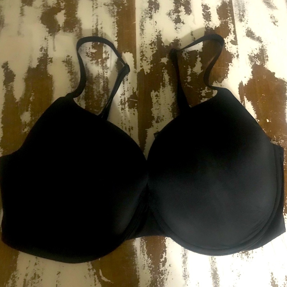 THE T-SHIRT
Light Push-up Perfect Shape Bra